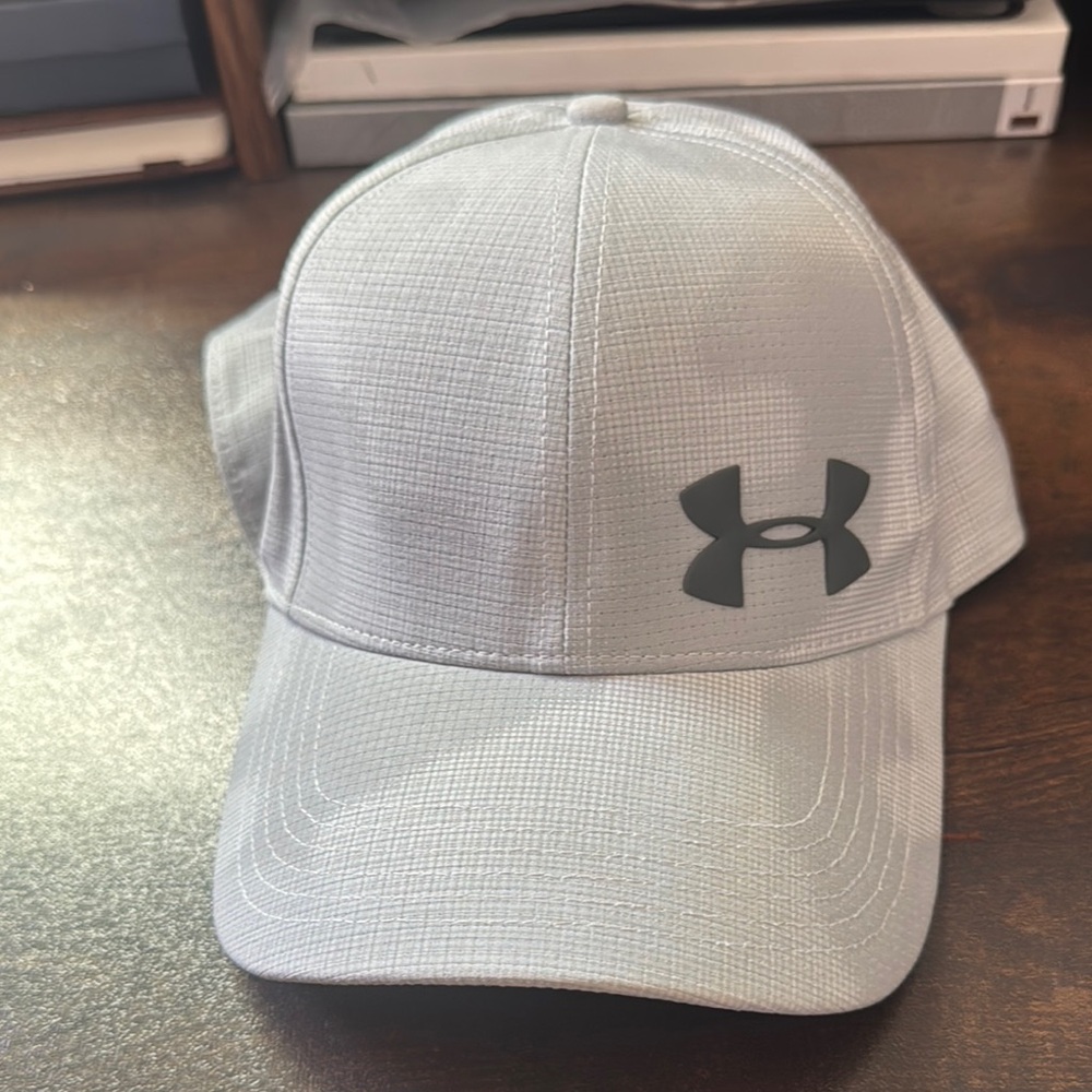 Under Armour Light Gray Classic Fit